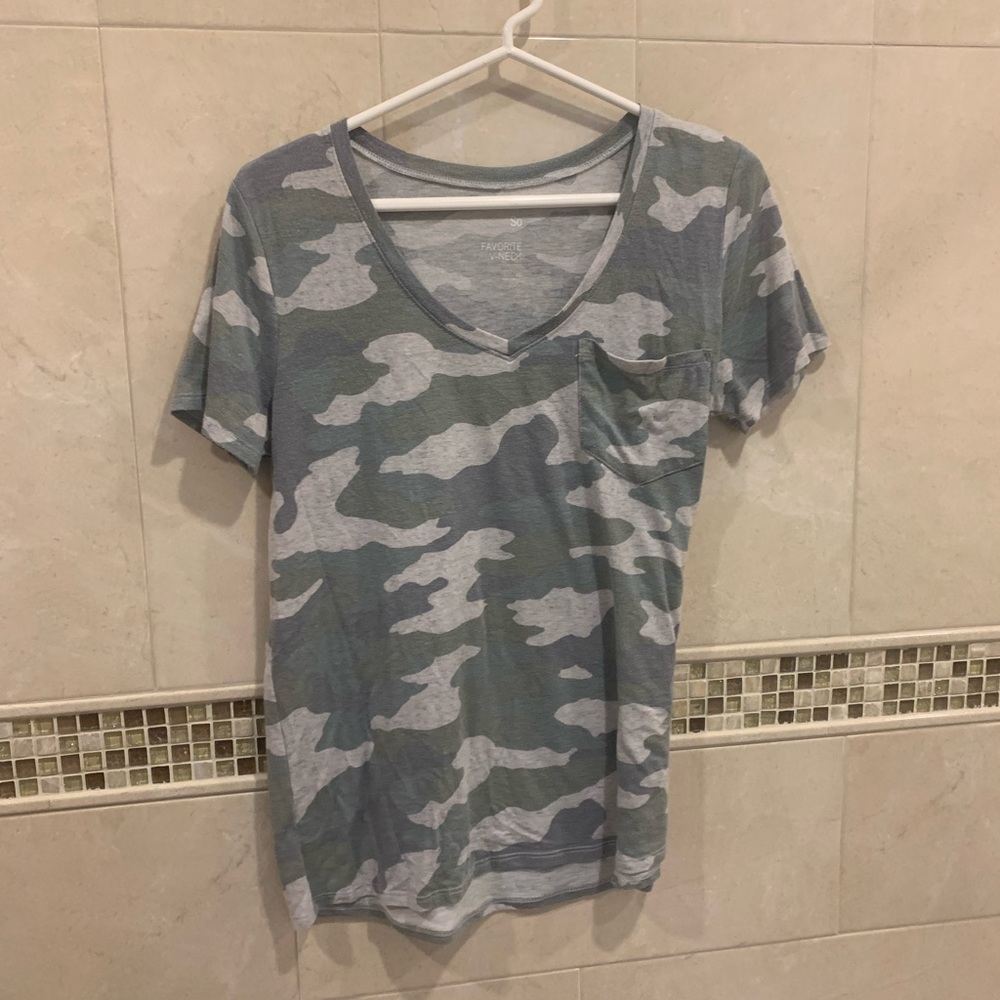 3 basic tees - Picture 2 of 3